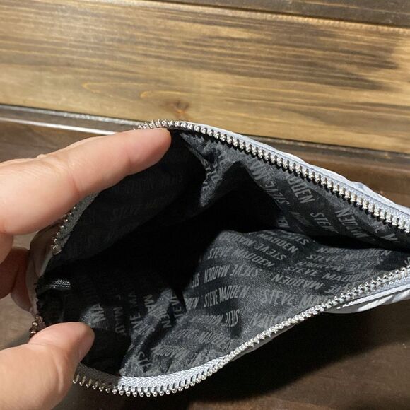 Steve Madden Gray Puffer Wallet Wristlet - Picture 6 of 7